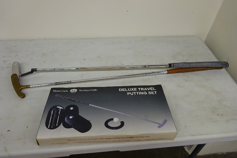 Deluxe traveling putting set