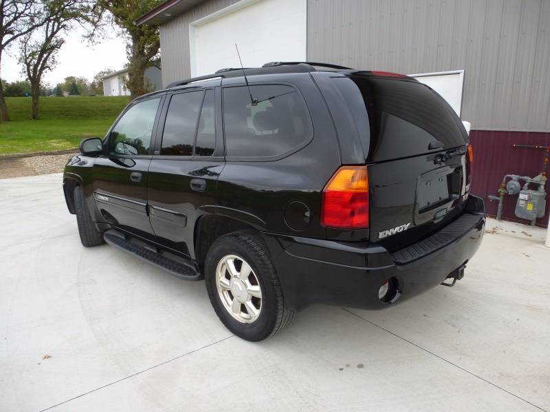 lot 2 image: 2003 GMC Envoy 4WD SLE