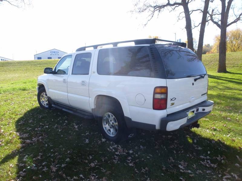lot 3 image: 2003 Chevy Suburban LT 4WD