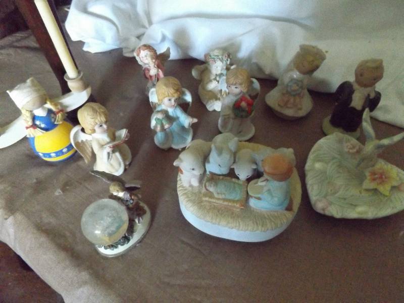 Nativity Music Box, Angels