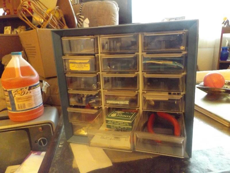 Metal and Plastic Small Piece Organizer