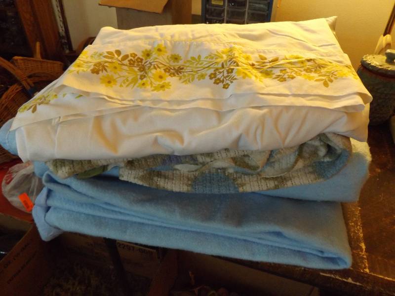 2 Blankets and Sheet