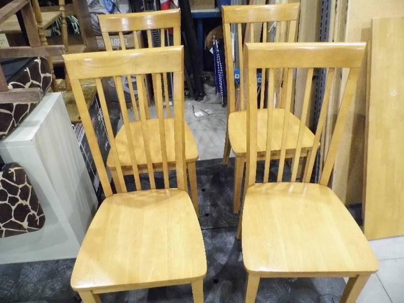 Table & Chairs