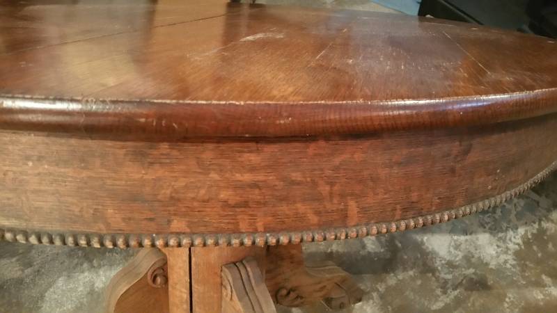 lot 6 image: Handsome Claw Foot Oak Round Table w Split Base Pedastal