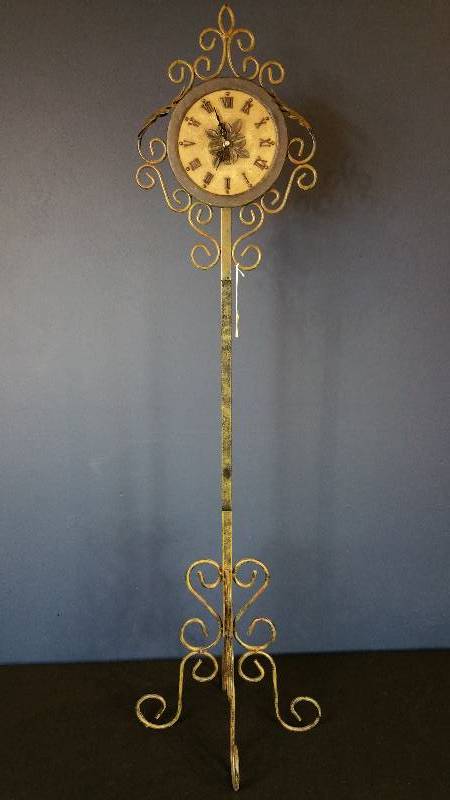 lot 13 image: Tall Metal Dcor Floor Clock