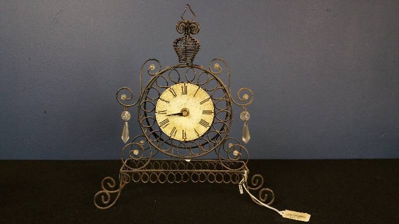 lot 14 image: Metal Dcor Table or Mantle Clock
