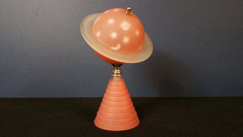 lot 16 image: Rare Mid Century Retro Planet Space Lamp