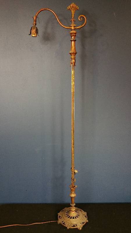 lot 25 image: Antique Nouveu  Victorian Floral Bridge Lamp