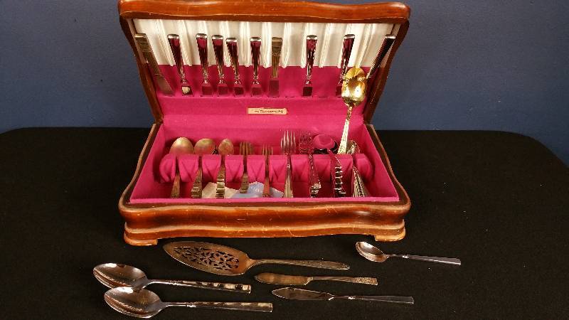 lot 30 image: Group of 24kt Plated, Silverplated, and Stainless Steel Flatware