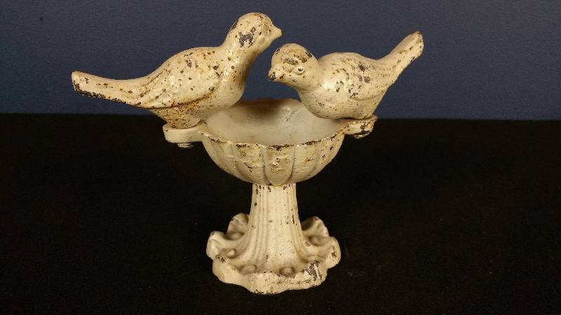 lot 44 image: Distressed Country White Cast Iron Birds
