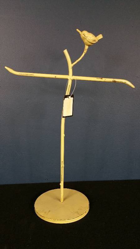 lot 48 image: Distressed Country White Metal Bird Jewelry Hanger