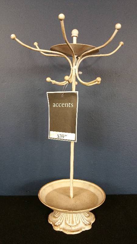 lot 50 image: Distressed Country White Metal Jewelry Hanger