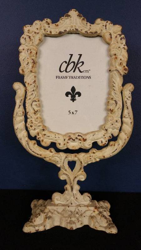 lot 51 image: Distressed Country White Cast Iron Picture Frame