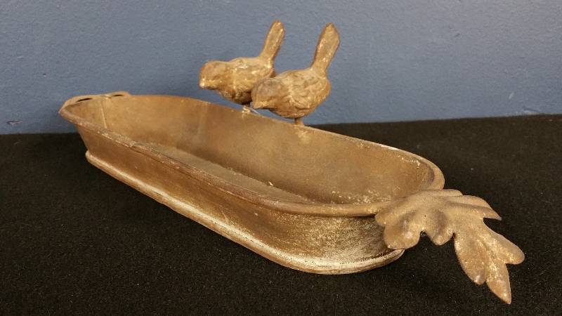 lot 54 image: Distressed Light Metal Birds Jewelry Knick Knack