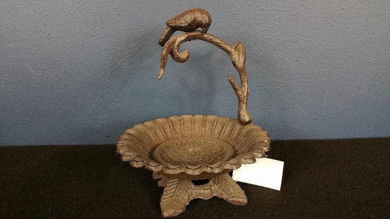 lot 55 image: Distressed Heavy Metal Bird Jewelry Knick Knack