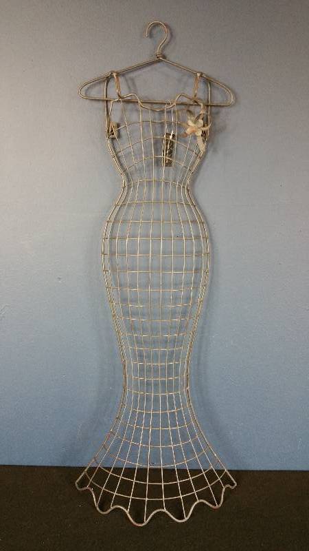 lot 62 image: Large Dress Form Scarf  Jewelry  Belt  Hat Holder