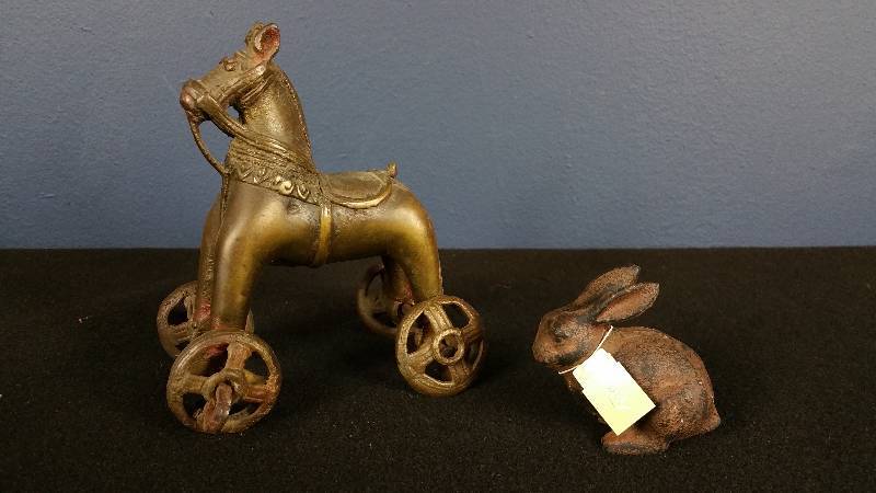 lot 64 image: Small Metal Horse & Cast Iron Rabbit