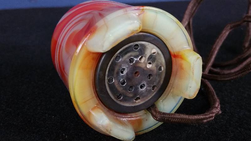lot 82 image: Vintage Slag Glass Electric Cigarette Lighter