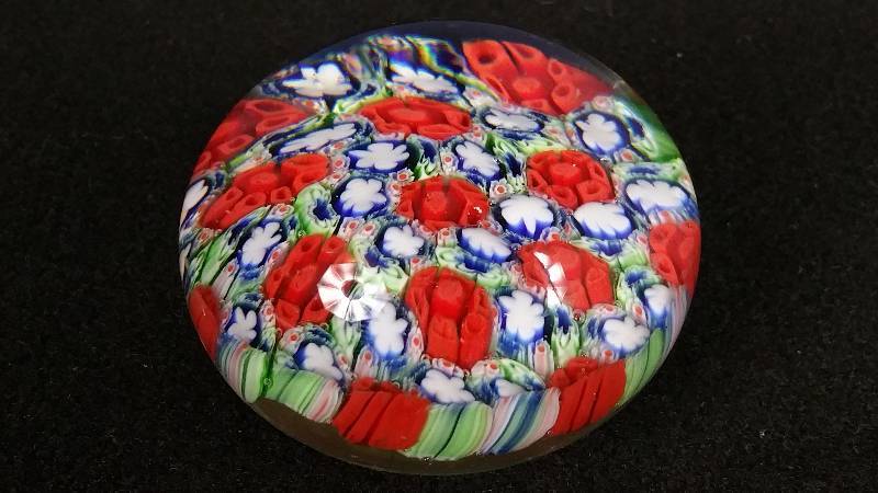 lot 86 image: Milifori Mushroom Murano Glass Paperweight
