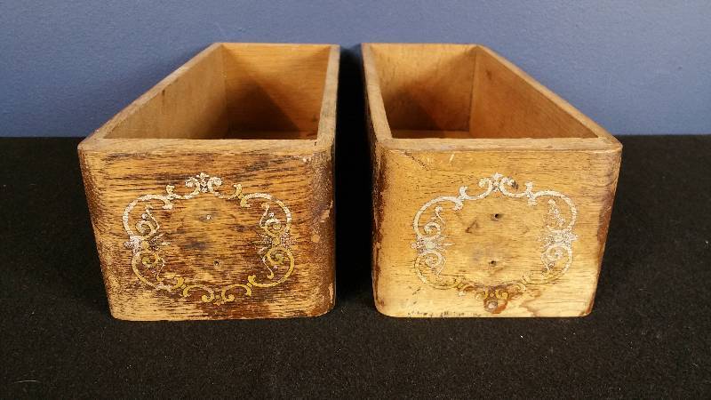 lot 90 image: Antique Singer Treadle Sewing Drawers