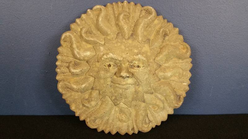 lot 98 image: Heavy Terra Cotta Sun Face - Bachmans