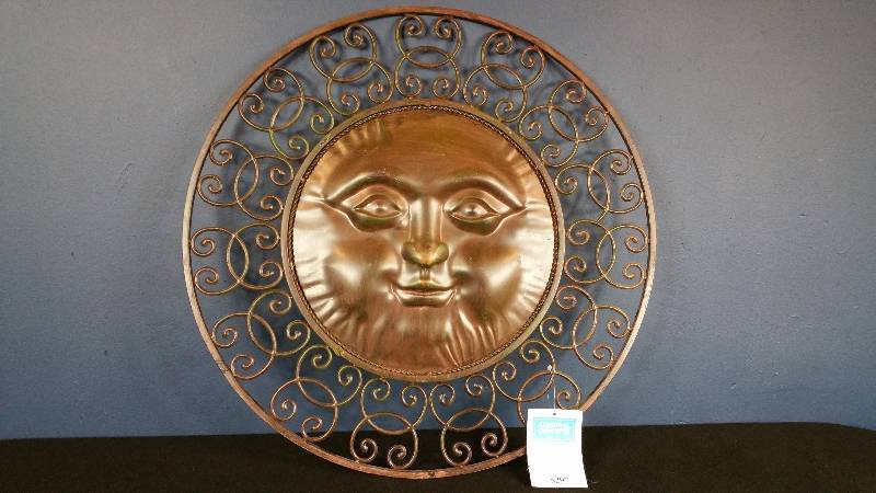 lot 99 image: Nearly 2 Foot Metal Sun Face Dcor