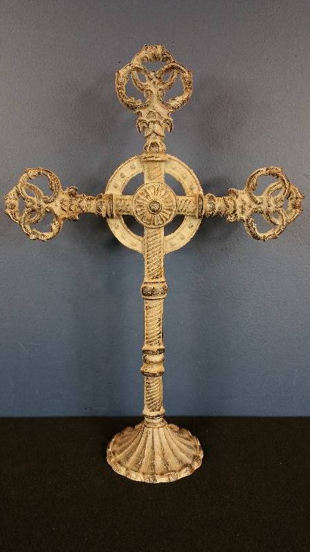 lot 102 image: Bold, Distressed Metal Celtic Cross