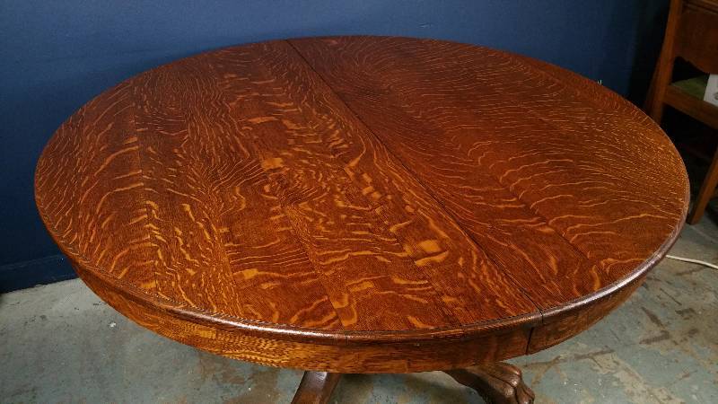 lot 5 image: Gorgeous Antique Claw Foot Quarter Sawn Tiger Oak Table