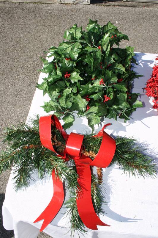 6 holly garland strips and mailbox spray