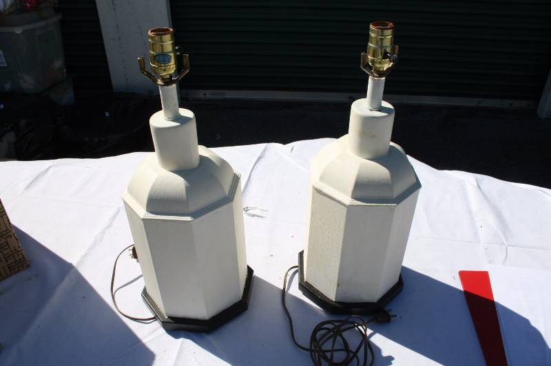 2 lamp bases