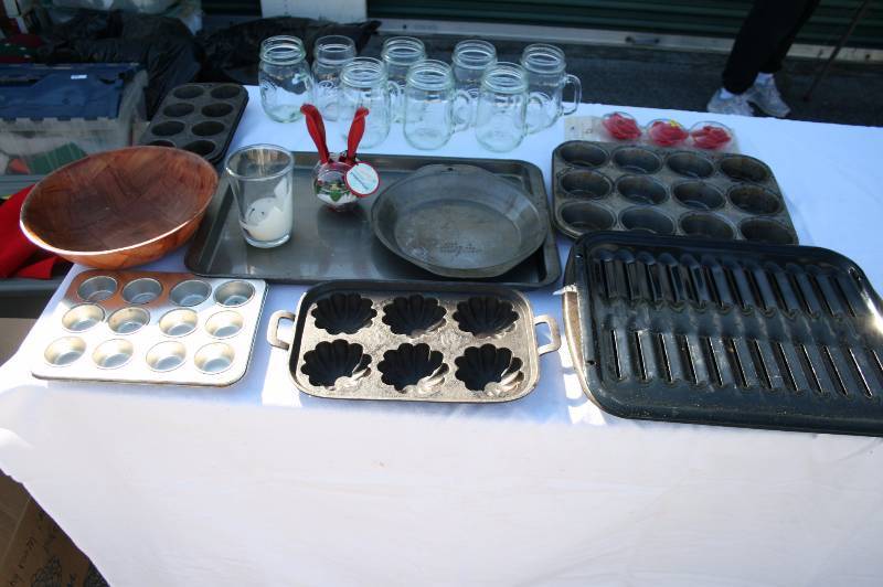 Miscellaneous bakeware and Mason Jar drinking glasses