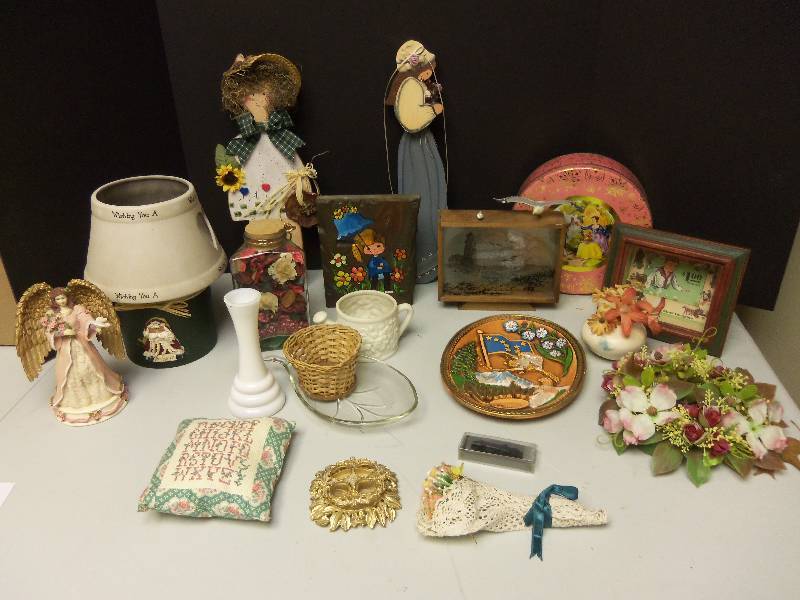 Large Lot of Home Dcor Items