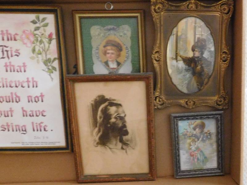 Miscellaneous wall pictures