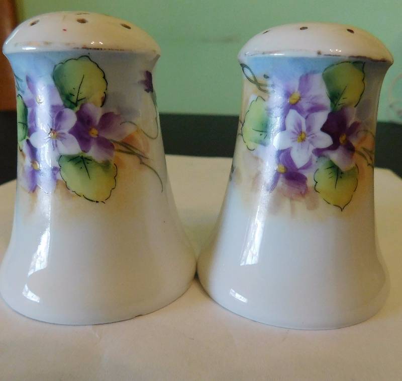 salt and pepper shakers