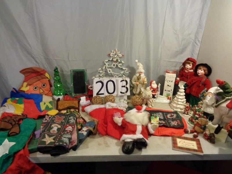 lot 203 image: Holiday Decor