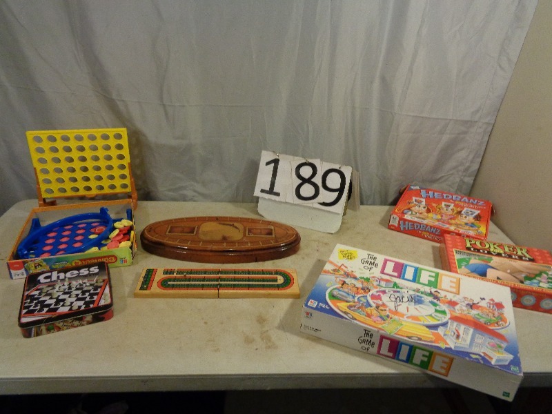 lot 189 image: Games and Cribbage Boards