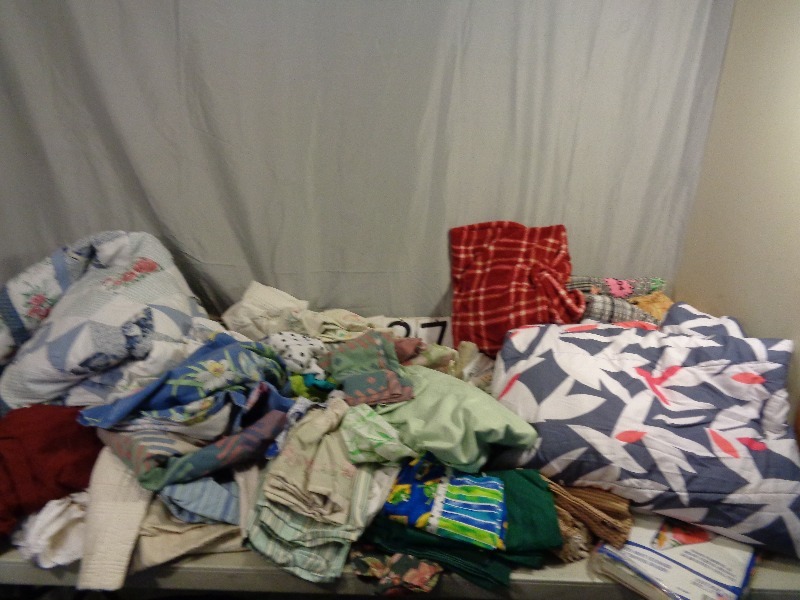 lot 187 image: Linens