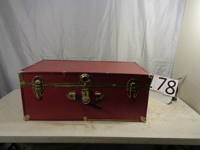 lot 178 image: Trunk