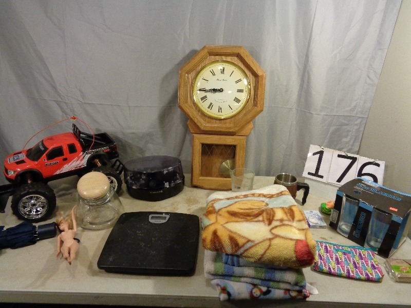 lot 176 image: Toys and Decor