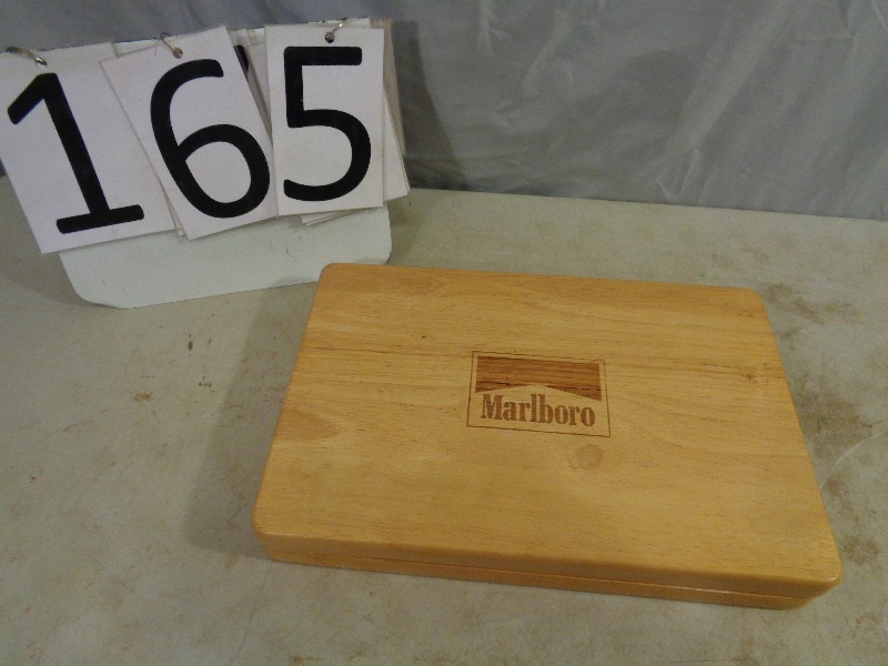 lot 165 image: Wood Marlboro Poker Set