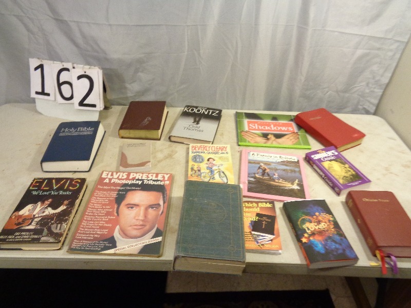 lot 162 image: Collector Elvis Magazine and Books