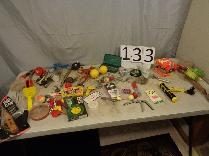 lot 132 image: Assorted Fishing Items