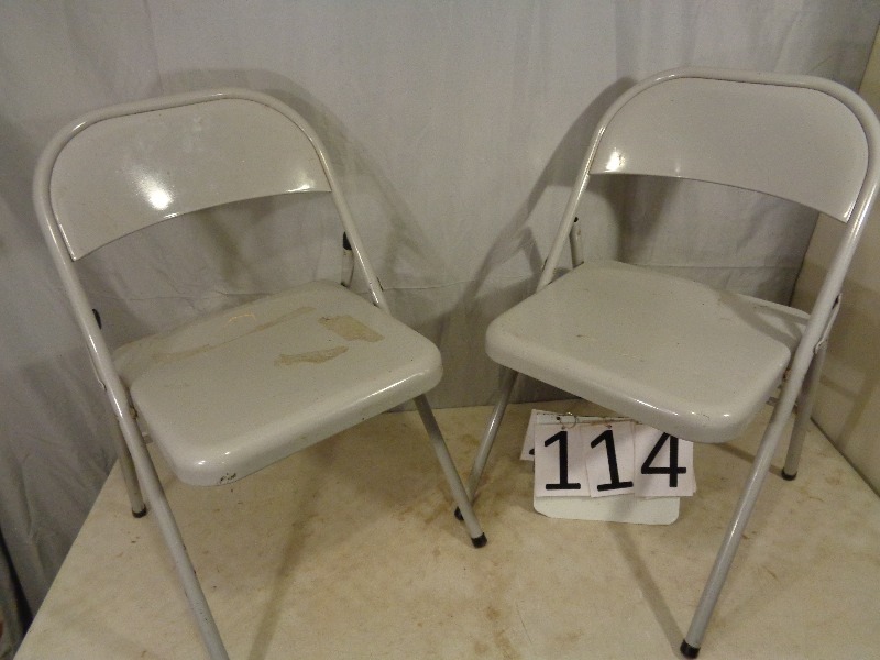 lot 114 image: 2 Metal Folding Chairs