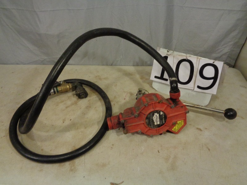 lot 109 image: Pacer Barrel Pump