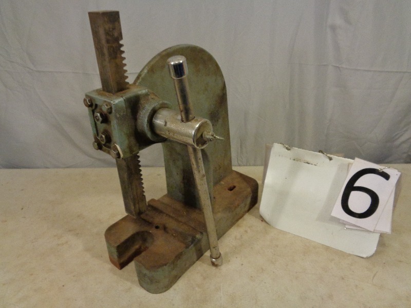 lot 6 image: Large Arbor Press