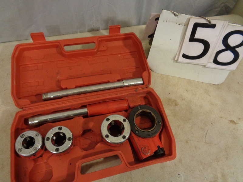 lot 58 image: Ratcheting Pipe Threader Kit