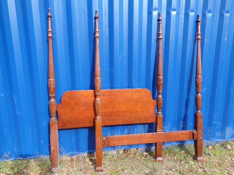 lot 48 image: Queen Bed