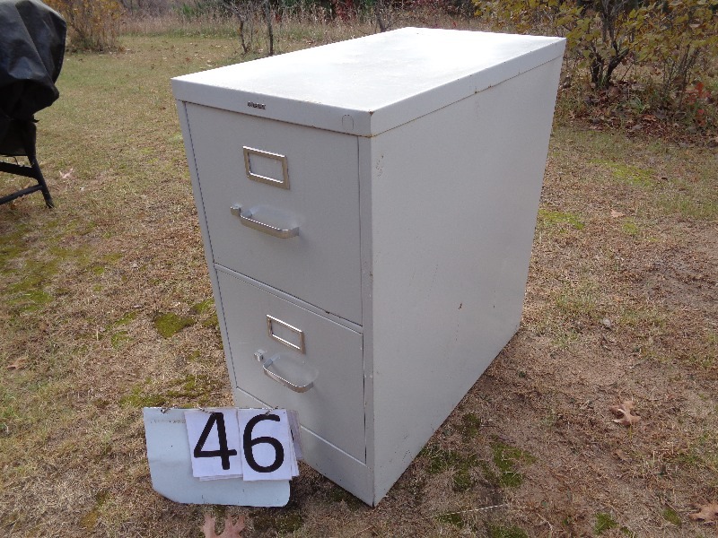 lot 46 image: Hon File Cabinet