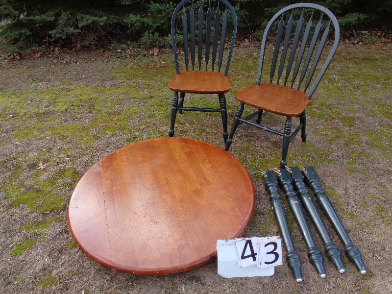 lot 43 image: Table and Chairs
