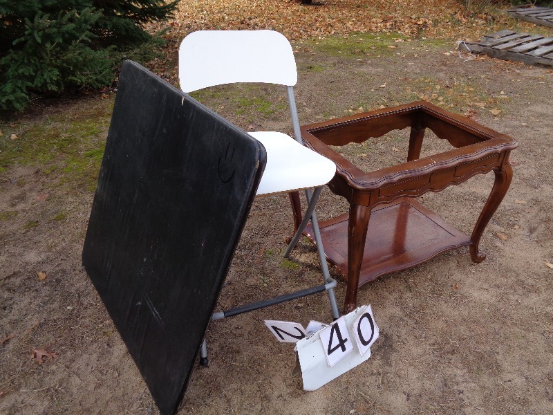 lot 40 image: Furniture Lot